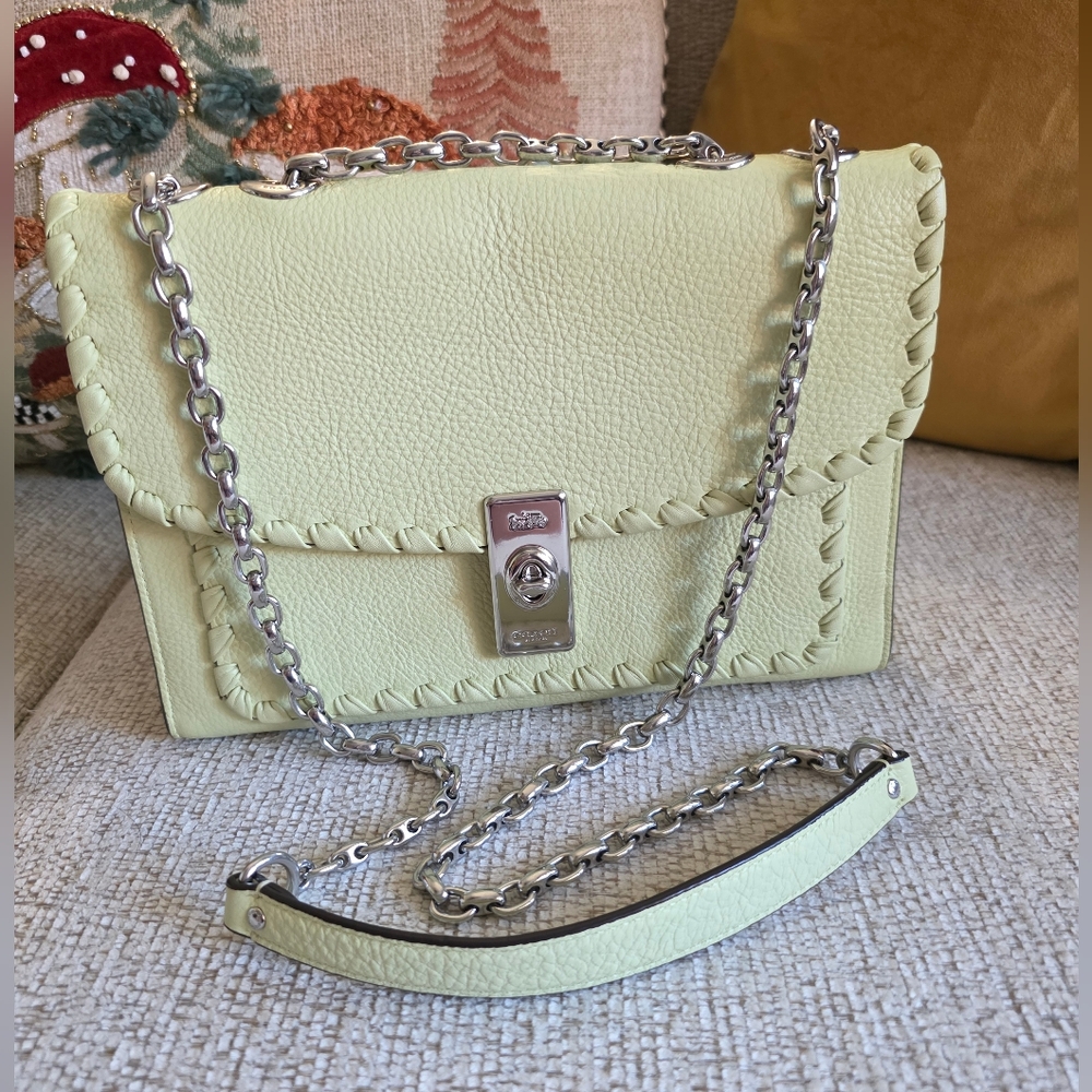 Coach Leather Lime Crossbody with Silver Chain🍋‍🟩 ✨